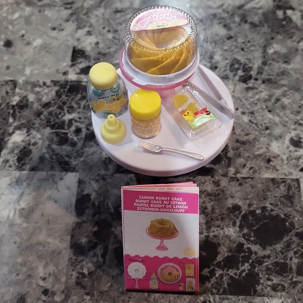 Miniverse Make It Mini Food Lemon Bundt Cake